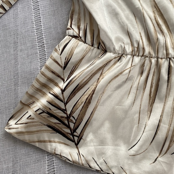 White House Black Market silky peplum blouse. - Picture 6 of 14